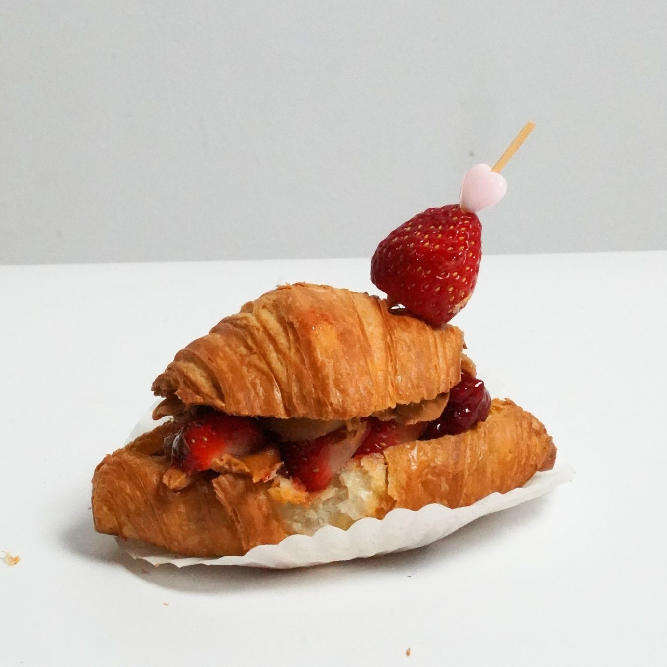 Biscoff Strawberry Mini Croissant (box of 6)